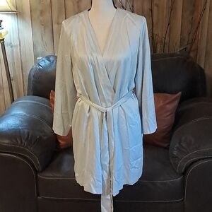 Plum Pretty Sugar Soft Rayon Blue Satiny Bathrobe Sixe XS/S Loungewear Preown